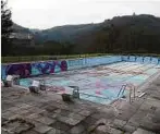  ?? Fotos: Nico Muller ?? In den kommenden Monaten und Jahren wird das Freibad in Vianden saniert. Teilweise eröffnet werden soll es am 15. Juli.