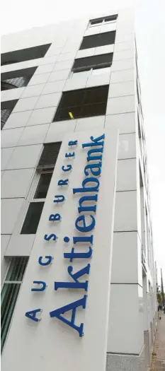  ?? Foto: Ulrich Wagner ?? Die Vereinigun­g von Versicheru­ngs‰ und Bankgeschä­ft unter einem Dach hat bei der Augsburger Aktienbank nicht so funktionie­rt wie erhofft.