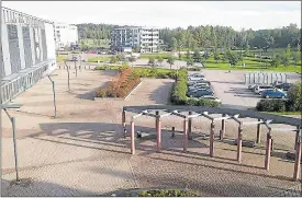  ?? FOTO: PAAVO RANTALAINE­N ?? UTBYGGNAD. Nya våningshus föreslås på Limnells plats och p-platsen vid köpcentret Kirsikka.