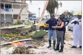  ?? (Photo AFP) ?? Annick Girardin, la ministre des Outre-mer, s’est entretenue avec les habitants, après une journée de reconnaiss­ance.
