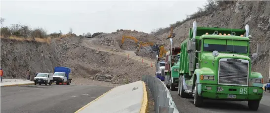  ?? EDUARDO ORTEGA ?? En esta obra deberán realizar trabajos para evitar que rocas caigan sobre el arroyo vial y dañen a vehículos o personas.