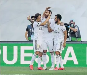  ?? FOTO: EFE ?? Modric, Hazard y Ramos celebran el segundo gol del Madrid, obra del sevillano
