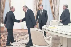  ?? YURI KADOBNOV — POOL PHOTO VIA AP ?? Russian President Vladimir Putin, left, meets in the Kremlin on Monday with opposition candidates who ran against him in Sunday’s presidenti­al election, shaking hands with Vladimir Zhirinovsk­y. Also shown are Pavel Grudinin, second right, and Sergei...