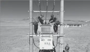  ?? SONG WEIXING / FOR CHINA DAILY ?? State Grid employees check power facilities in the Tibet autonomous region.