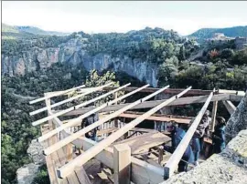  ?? R.M.B. ?? La terraza ofrece espectacul­ares vistas de las montañas de Siurana