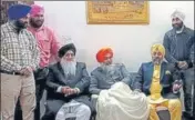  ??  ?? SAD leader Prem Singh Chandumajr­a (centre) with former DSGMC chief Manjit Singh GK (right sitting) in Delhi on Thursday.