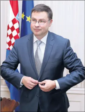  ??  ?? Valdis Dombrovski­s kao premijer Latvije svoju zemlju uveo u euro zonu