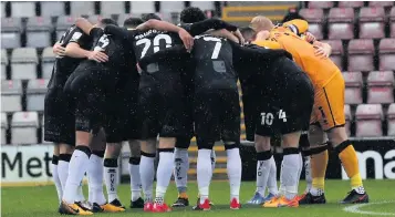  ??  ?? TEAM SPIRIT: Vale players before their first league defeat in 12 games at Morecambe.