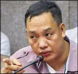  ?? GEREMY PINTOLO ?? FACE-OFF: SPO3 Ricky Sta. Isabel (left), a suspect in the kidnap-slay of South Korean businessma­n Jee Ick-joo, attends a hearing of the Senate committee on public order and dangerous drugs on ‘tokhang for ransom’ cases yesterday. He was identified by...