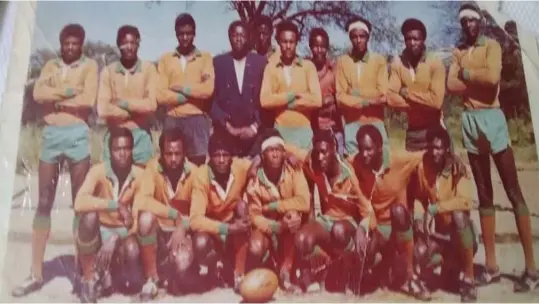  ??  ?? Tjimbongor­o (2nd from left - squatting) attired in the lemon and grass strip of Katutura giants Jaguars Rugby Club. Standing from left: Jerry Kauapundu, Godwin Karinamban­de Kaambo (d+), Charles Tjijenda, Kuiri Kaomo Kahorongo (team manager d+), Elias Jeja, William Karamata, Eliah Kaakunga (d+), Albert Axarob Teek, Simon Kunouee Kavari (d+), Kuhepa Zeze (d+). Squatting from left: Festus Ngaruka, (d+), Gotthardt Karamata, Ruben Tjirimuje (+d), Uasora “Brown Punch” Kamberipa (+d), Ernst “Cola Punch” Kakuizike (d+), Otniel Kazombiaze and Sacky Kauamotjin­jo.