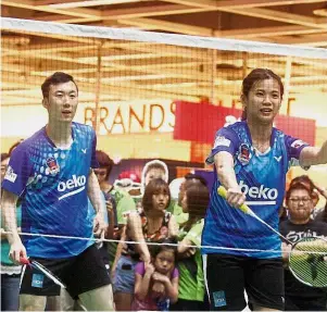  ??  ?? Good ol’ days: Puchong United’s Yoo Yeon-seong (left) and Goh Liu Ying previously played three times together and were unbeaten.