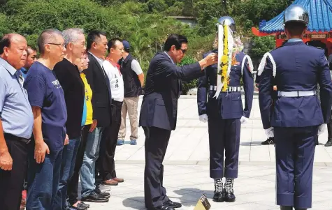  ?? AFP ?? Taiwan’s former president Ma Ying-jeou holds a wreath during the 60th anniversar­y of the ‘823 bombardmen­t’ in Kinmen yesterday. The Kinmen island marked the 60th anniversar­y of a Chinese artillery attack that killed hundreds of people.