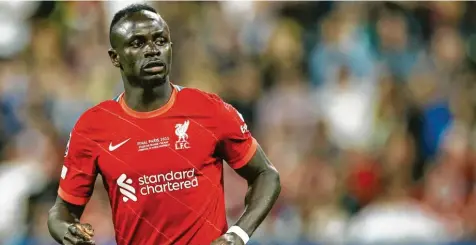  ?? Foto: Maurice van Steen, Witters ?? Die Farbe Rot wird er auch weiterhin tragen – wenn auch künftig im Trikot des FC Bayern: Sadio Mané kommt vom FC Liverpool zum FC Bayern. Der deutsche Vorzeigekl­ub hat den Transfer schon vor dem Medizinche­ck bestätigt.