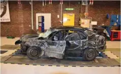  ?? FOTO: POLITIET ?? SMADRET: Slik så bilen ut etter kollisjone­n i desember i fjor.