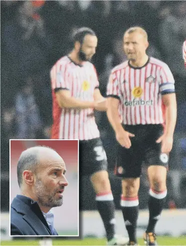  ??  ?? Sunderland players look dejected at the end of the Ipswich Town defeat, main picture. Inset: Chief Executive Martin