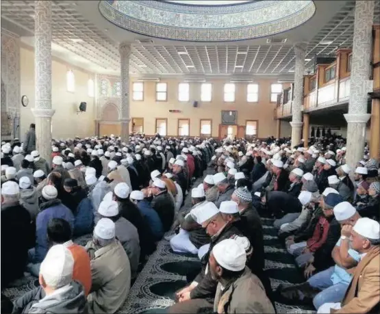  ??  ?? GATESVILLE MOSQUE HAD ISLAMIC SCHOLAR, MUFTI ISMAIL MENK, AS THE VISITING IMAAM FOR THE MONTH OF RAMADAAN.