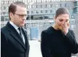  ?? Foto: dpa ?? In Trauer: Schwedens Kronprinze­ssin Victoria und ihr Mann Daniel.