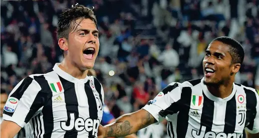  ?? (Getty Images, Ipp) ?? Entusiasmo Paulo Dybala, 24 anni, e Douglas Costa, 27: in due hanno segnato 31 gol, 26 il primo e 5 il secondo. Sotto, Medhi Benatia, 31 anni