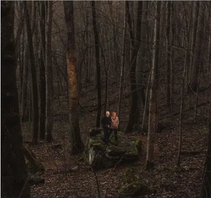  ?? CLARK HODGIN — THE NEW YORK TIMES ?? Paul Fredette and Karen Karper Fredette on their property in Hot Springs, North Carolina, in November. Contempora­ry hermits are reaching out to people struggling with isolation.