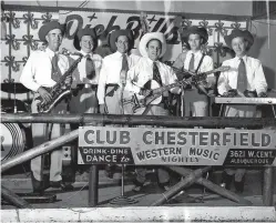  ?? COURTESY ALBUQUERQU­E MUSEUM PHOTO ARCHIVES ?? Glen Campbell, second from right, with the Dick Bills band at the Club Chesterfie­ld in Albuquerqu­e, circa 1950s.