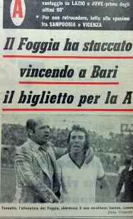  ??  ?? Album Gli allenatori Giovanni Stroppa (Foggia) e Fabio Grosso (Bari), i tifosi dei galletti e la vittoria del Foggia nel 1973