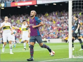  ?? FOTO: GETTY ?? rafinha cerró la goleada con una vaselina espectacul­ar tras combinar con Suárez