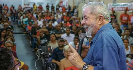  ?? Ricardo Stuckert ?? O ex-presidente Luiz Inácio Lula da Silva em reunião com movimentos sociais na semana passada, em São Paulo