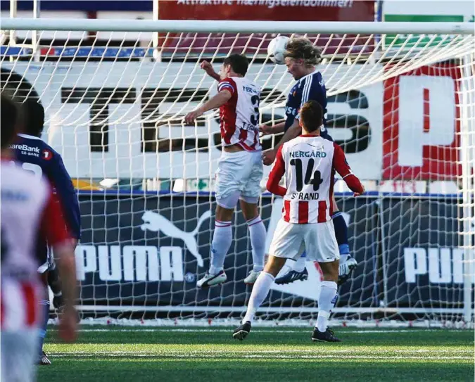  ?? TOM BENJAMINSE­N, DIGITALSPO­RT ?? Her blir tidligere Viking-spiller Birkir Bjarnason matchvinne­r på Alfheim stadion i 2009.