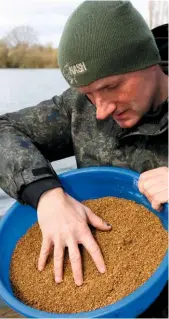 ??  ?? Use good quality fishmeal-based groundbait mixed with molasses and 3mm pellets