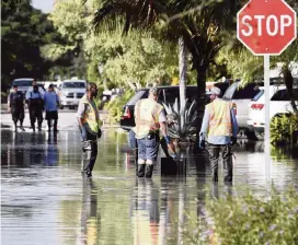  ?? AMY BETH BENNETT South Florida Sun Sentinel ?? Emergency workers on the scene of a sewer line break at Northeast 17th Avenue and Northeast Fifth Street in the Victoria Park neighborho­od of Fort Lauderdale on Friday.