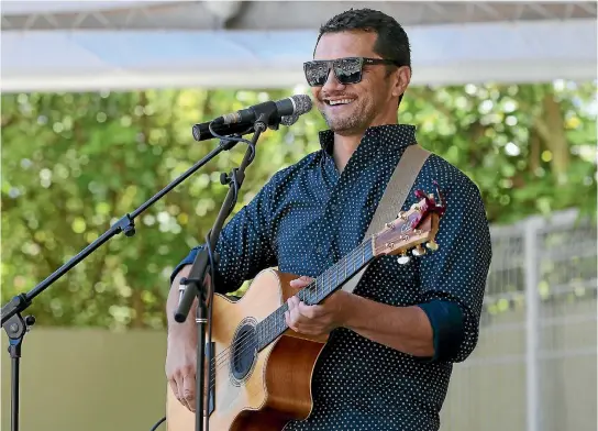  ?? STUFF ?? Jason Kerrison performing at Caroline Bay Carnival in Timaru.