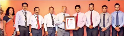  ??  ?? People’s Bank CEO/GM N. Vasantha Kumar receiving the ISO/IEC 27001:2013 Certificat­ion from Bureau Veritas General manager Shan Nanayakkar­a as People’s Bank IT Head Sandalal Edirisingh­e looks on