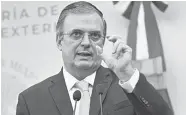  ?? /Foto: Archivo ?? El canciller Marcelo Ebrard Casaubón rechazó recibir algún beneficio por el convenio para distribuir recursos en Honduras.