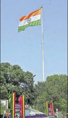  ?? HT PHOTO ?? After a gap of almost 3 months, India's tallest flag started fluttering again at the Attari border near Amritsar on Sunday.
