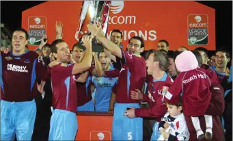  ??  ?? Drogheda United players celebrate with the Premier Division trophy back in 2007.