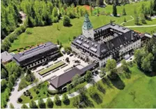  ?? BILD: SN/APA/AFP/CHRISTOF STACHE ?? Schloss Elmau in Bayern, der Treffpunkt der Staats- und Regierungs­chefs.