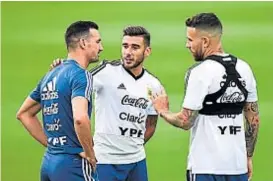  ?? (TÉLAM / ARCHIVO) ?? Los conoce bien. Lionel Scaloni fue ayudante de campo de Jorge Sampaoli en Rusia. Conoce bien a Salvio y a “Nico” Otamendi.