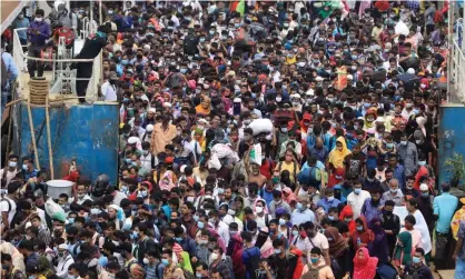  ?? Photograph: Md Manik/SOPA Images/REX/Shuttersto­ck ?? Thousands of people return to Dhaka using the Shimulia waterway in Bangladesh.