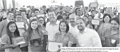  ?? Archivo ?? Miguel Márquez, durante una de las ceremonias de entrege de aparatos. En la otra imagen, alumnos beneficiad­os./