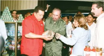  ??  ?? La visita de Fidel y Chávez el 29 de abril del 2005 resulta inolvidabl­e. | fotos: Cortesía de Expocuba