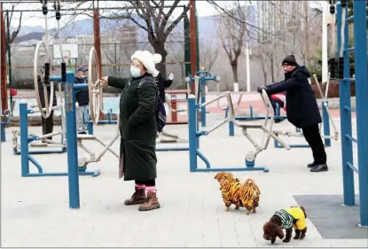  ?? ZOU HONG / CHINA DAILY ?? Senior citizens use exercise equipment at a park in Beijing.