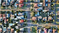  ?? ?? Bird’s-eye view of a residentia­l area in Melbourne, Australia