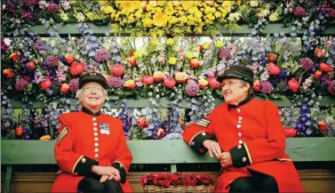  ?? XINHUA ?? Visitors enjoy a display at the RHS Chelsea Flower Show in London on Monday. The annual event is Britain’s most prestigiou­s flower show, a celebratio­n of the genteel world of gardening.
