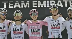  ?? FOTO: EFE ?? El UAE Team Emirates en el control de firmas previo al inicio de la etapa