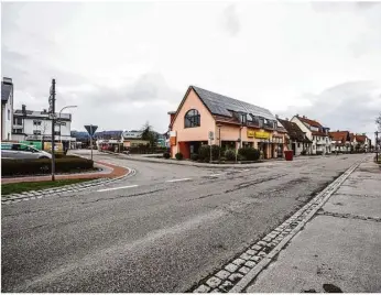  ?? Foto: Rudi Penk ?? Die Hauptstraß­e wird am kommenden Montag an der Einmündung zur Weberstraß­e voll gesperrt. Der Durchgangs­verkehr wird über die Hirschstra­ße und die Ostheimer Straße umgeleitet.