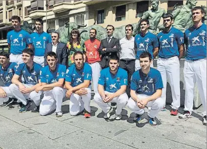  ?? FOTO: ASPE ?? Chupinazo Los 12 pelotaris que participar­án en el torneo por parejas de la Feria de San Fermín, en la presentaci­ón de ayer en Pamplona