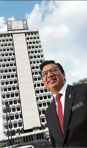  ?? — AZMAN GHANI /The Star ?? From growing up in a rubber estate in Merlimau, Melaka to representi­ng the people in Parliament, Transport Minister and MCA President, Liow has always striven to do his best.