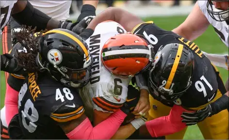  ?? AP Photo/Don Wright ?? Cleveland Browns quarterbac­k Baker Mayfield (6) is sacked by Pittsburgh Steelers defensive end Stephon Tuitt (91) and outside linebacker Bud Dupree (48) during the first half of an NFL football game, on Sunday in Pittsburgh.