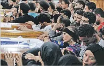  ?? MOHAMED ABD EL GHANY / REUTERS ?? Víctimas. Los familiares de los 28 fallecidos durante los funerales.