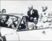  ?? FINE ART STUDIO, AGRA ?? US President Dwight D Eisenhower and the then Prime Minister
■ Jawahar Lal Nehru travelling through Laramada village in an open car on December 13, 1959.